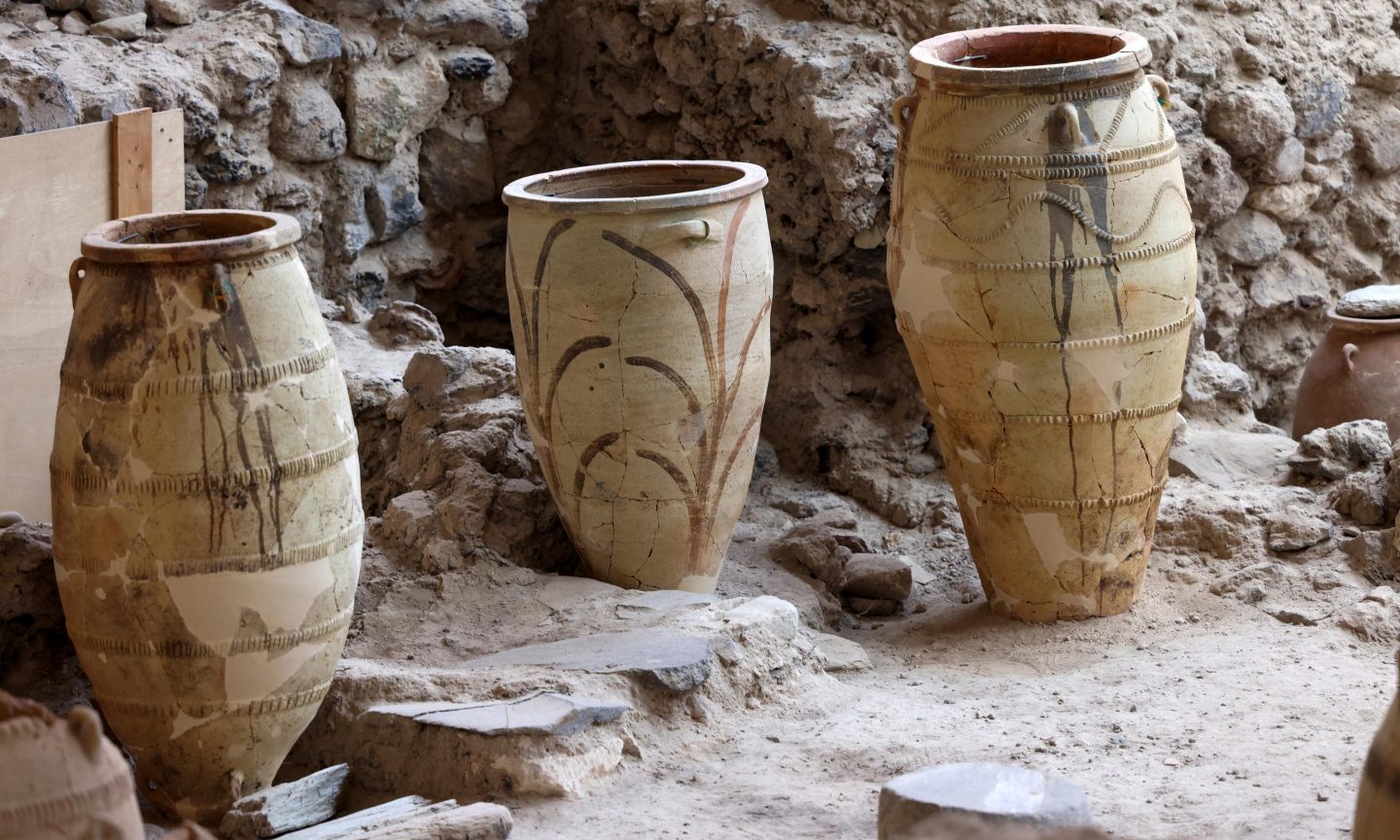 Ausgrabungen bei Akrotiri auf Santorini Ausgrabungen bei Akrotiri auf Santorini