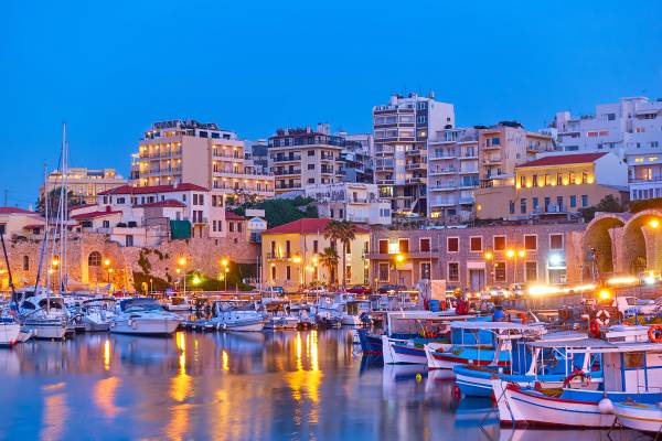 Hafen von Heraklion bei Nacht