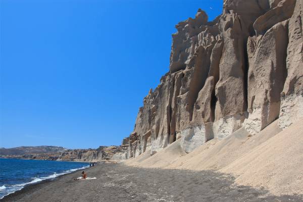 Strand White Beach auf Santorini