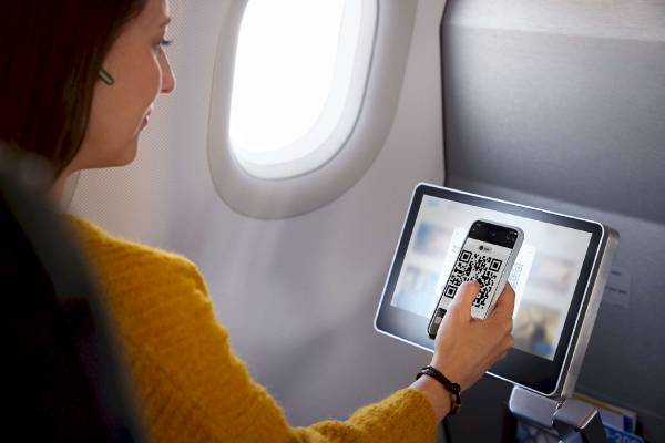 Mobile phone pairs with screen via QR code